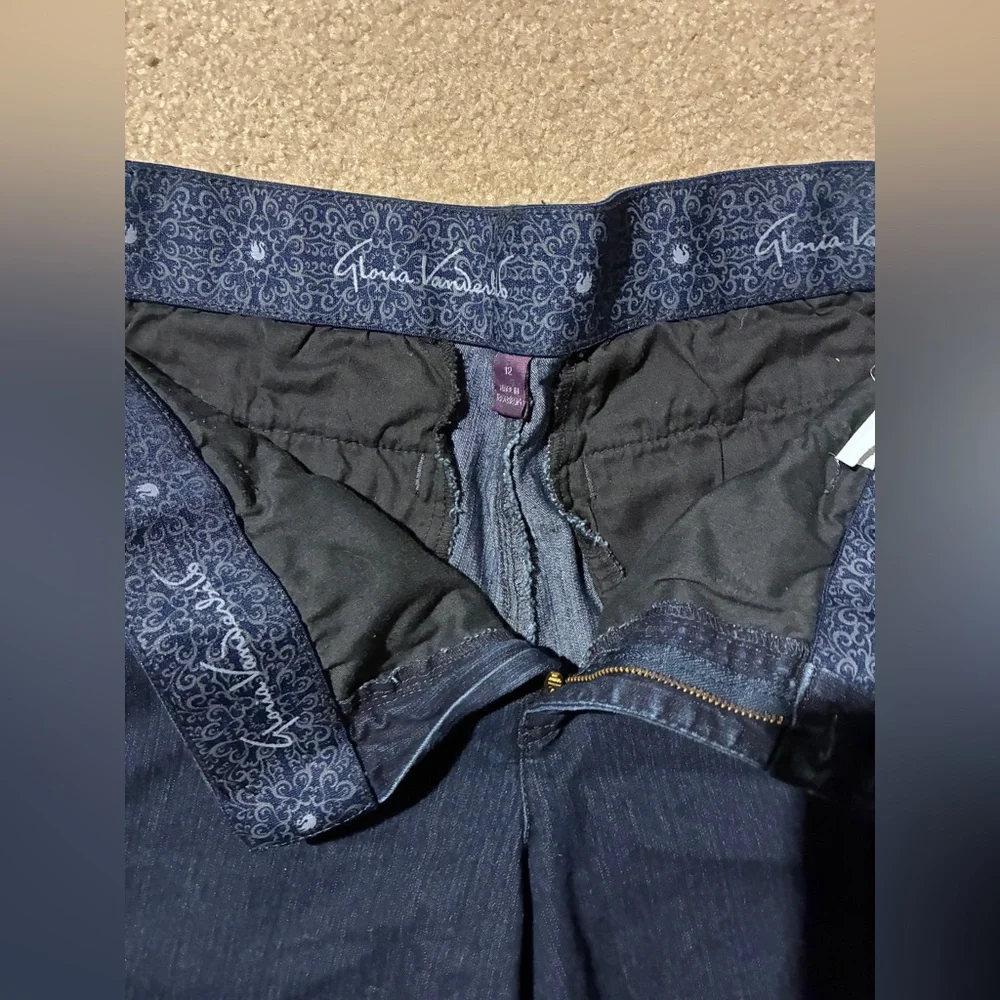 NWOT Woman’s Gloria Vanderbilt Dark Blue Jean Shorts - Picture 4 of 4